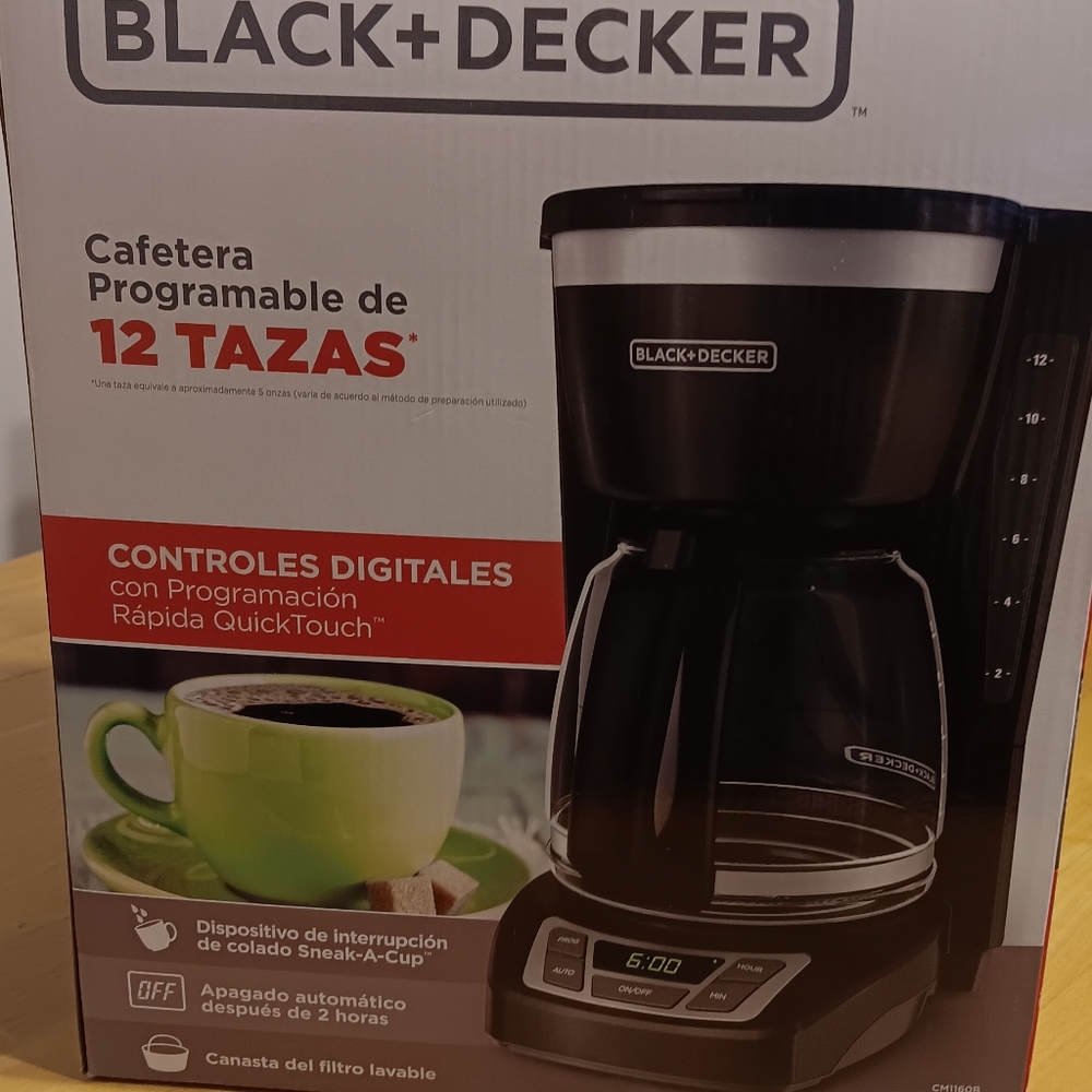 Black & Decker Programable Coffee Pot - Picture 4 of 5